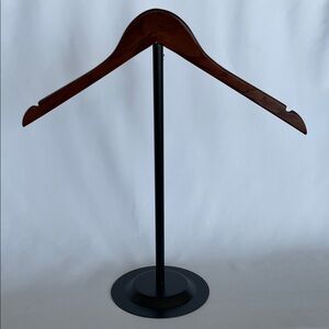 Multi-functional table top display hanger.

A77